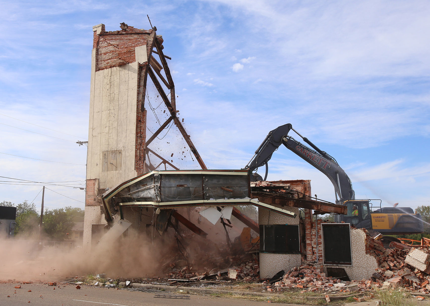 Demolition of 25th Street Theatre